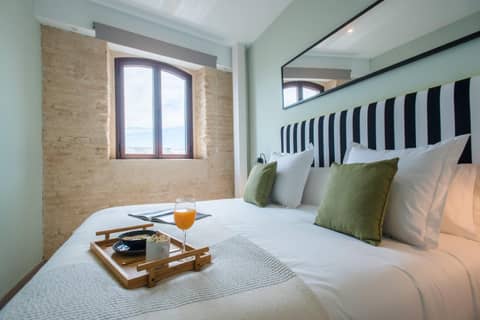 Sercotel Sevilla Guadalquivir Suites — bedroom