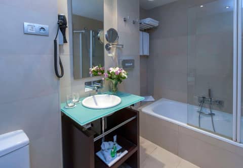 NH Collection Sevilla — bathroom