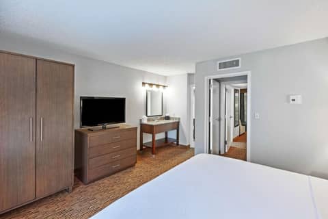 Embassy Suites by Hilton Dallas Market Center — photo 2