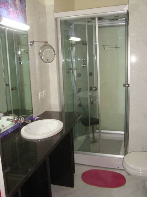 Ray Of Maya Retreat and Resorts — bathroom