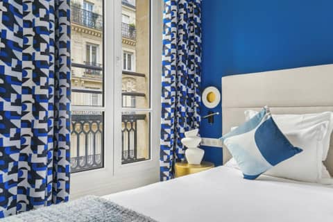Hotel Elysees Opera — hotel room