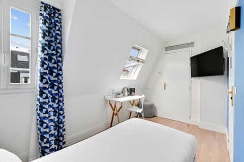 Hotel Elysees Opera — hotel room