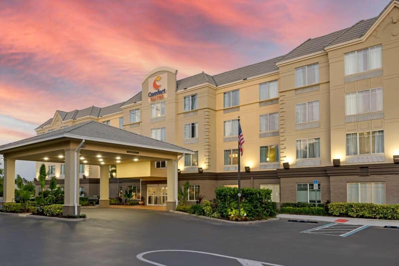Comfort Suites Near Universal Orlando Resort — building