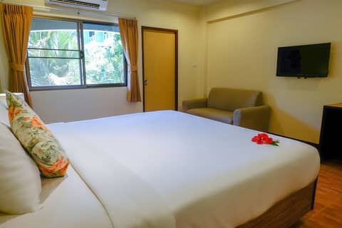 Pattra Mansion by AKSARA Collection — hotel room