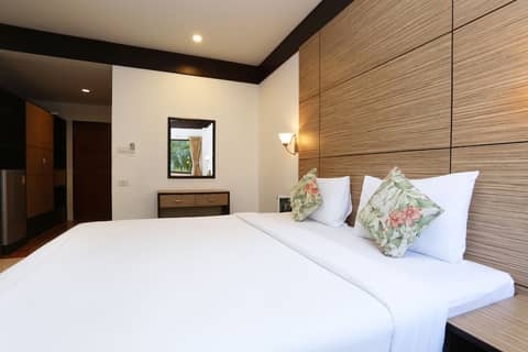 Pattra Mansion by AKSARA Collection — hotel room