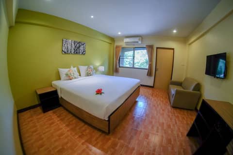 Pattra Mansion by AKSARA Collection — hotel room