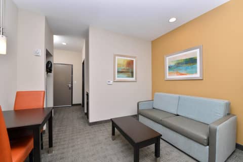Holiday Inn Express & Suites Austin South by IHG — photo 3