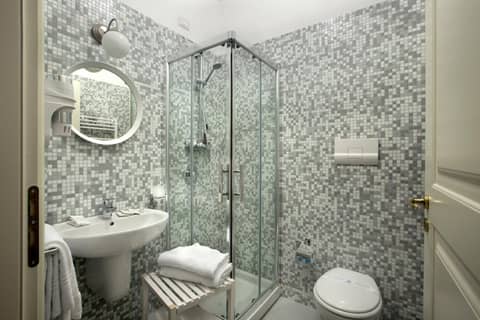 Palazzo Sant'Antonio — bathroom