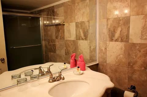 The Olivier House Hotel — bathroom
