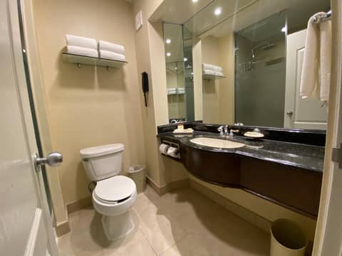 Safi Royal Luxury Valle — bathroom