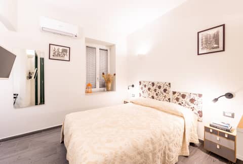 Bien-Bì — hotel room