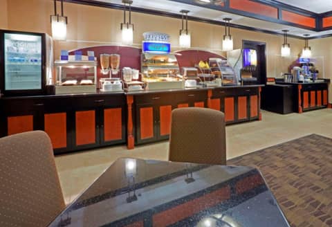 Comfort Inn & Suites Dallas Medical-Market Center — photo 9