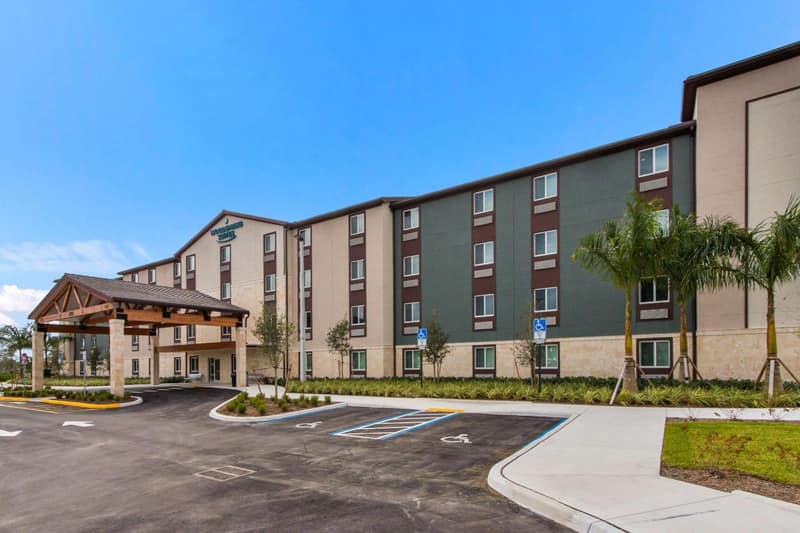WoodSpring Suites Tamarac — building