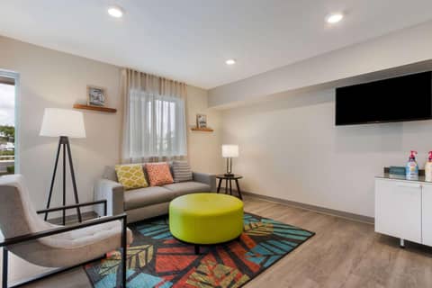 WoodSpring Suites Tamarac — photo 2