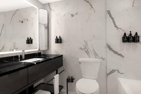 Revery Toronto Downtown, Curio Collection by Hilton — photo 4