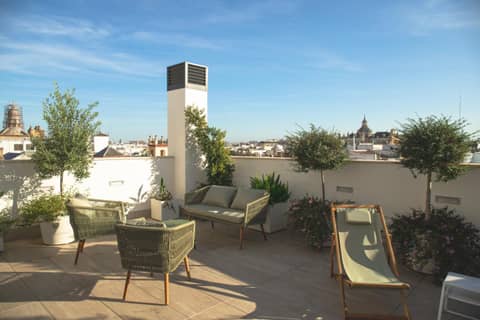 nQn Aparts & Suites Sevilla — roof