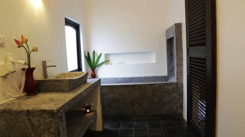 Residence Indochine Suite — bathroom