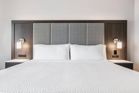 Holiday Inn Express & Suites Toronto Airport South by IHG — photo 2