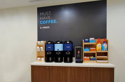 Holiday Inn Express & Suites Toronto Airport South by IHG — photo 4