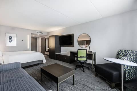 Holiday Inn Express & Suites Toronto Airport South by IHG — photo 9