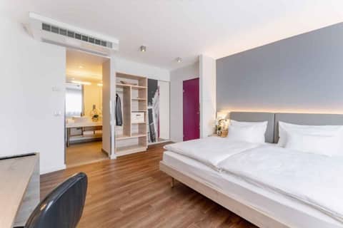 PLAZA INN Wien Gasometer — hotel room