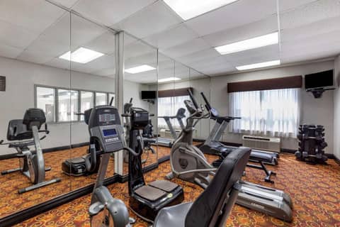 Quality Inn & Suites I-35 E-Walnut Hill — photo 5