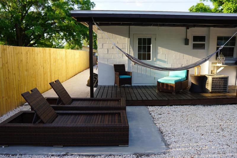 Mi Casa Es Tu Casa, Airport Suites — balance & terrace