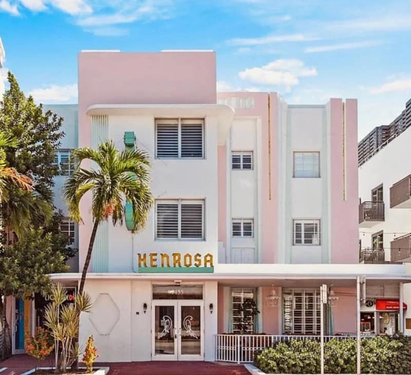 Henrosa Hotel — building