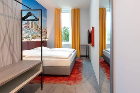 Campanile Vienna South — hotel room