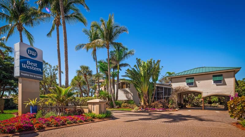 Best Western Naples Inn & Suites — building