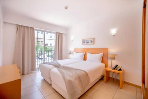 Aquamar Albufeira Aparthotel — hotel room