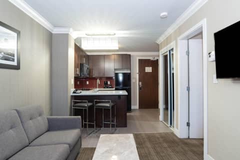 Sandman Hotel & Suites Calgary South — photo 9