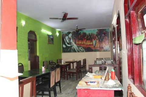 Hotel Raj Bed & Breakfast — dining
