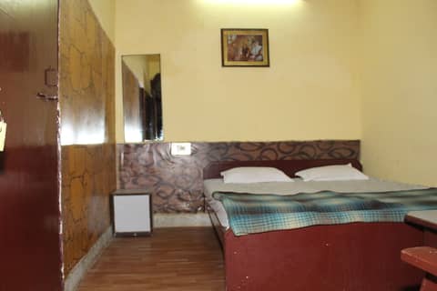 Hotel Raj Bed & Breakfast — hotel room