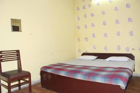 Hotel Raj Bed & Breakfast — hotel room