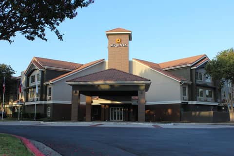 La Quinta by Wyndham Dallas - Addison Galleria — photo 7