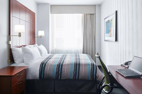 Central Loop Hotel — hotel room