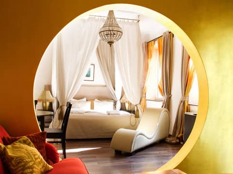 Lounge Apartments — hotel room