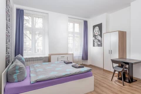 70s Guest room — hotel room