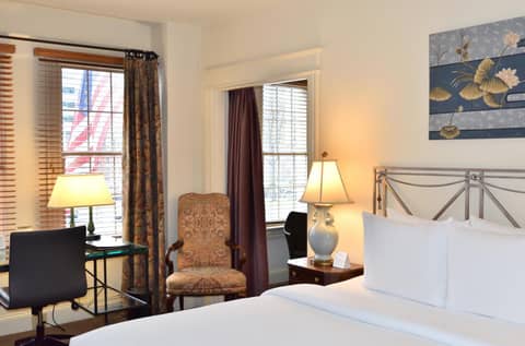 Hotel Lombardy — hotel room