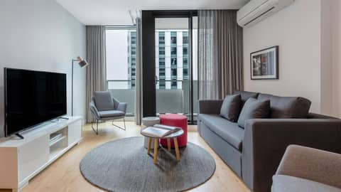 Oaks Melbourne Southbank Suites — hotel room