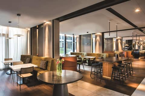 Adina Apartment Hotel Hamburg Speicherstadt — dining