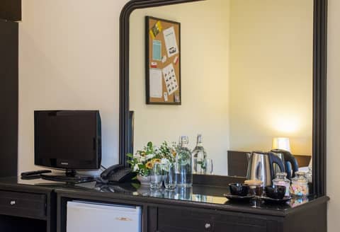 Lokal Phuket — hotel room