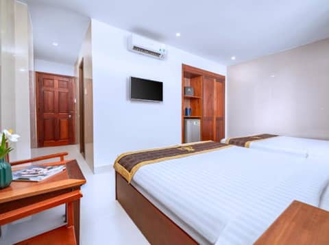 Dubai Hotel — hotel room
