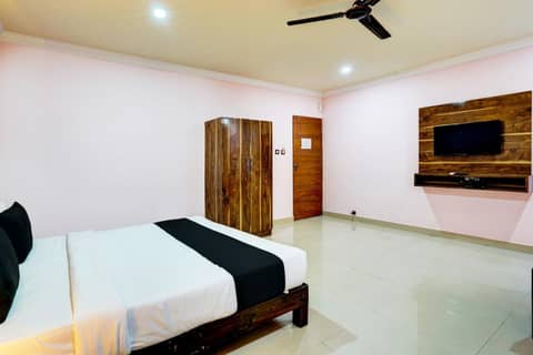 Super Townhouse MG Road Near Commercial Street — photo 4