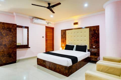 Super Townhouse MG Road Near Commercial Street — photo 9