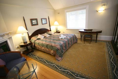 Darcy's Hotel — hotel room