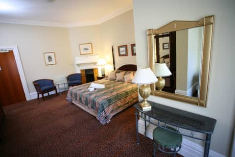 Darcy's Hotel — hotel room