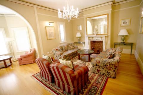 Darcy's Hotel — lounge
