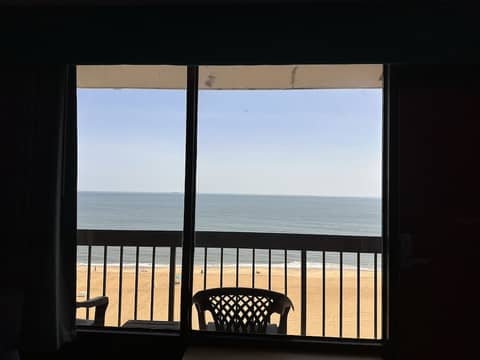 Breakers Resort Inn — balance & terrace